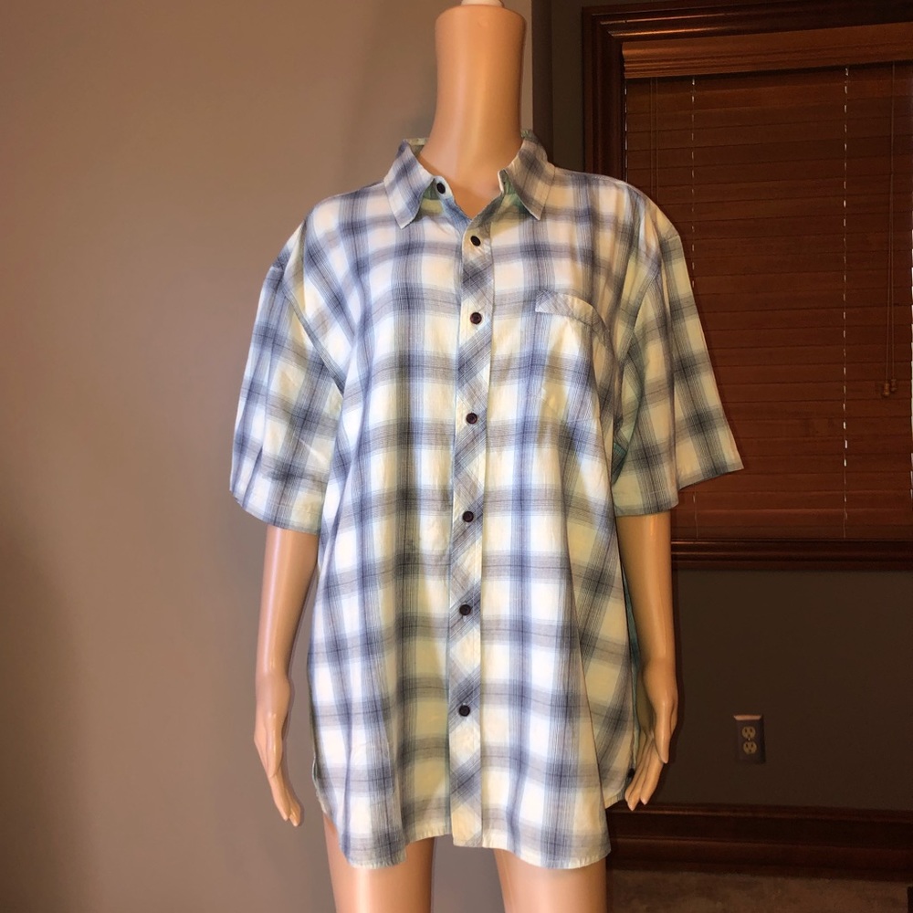 Men’s Button Up Shirt NWT